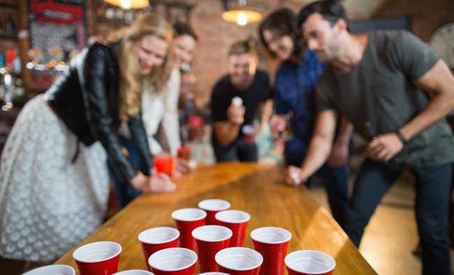 Beerpong er et oplagt drukspil med vennerne